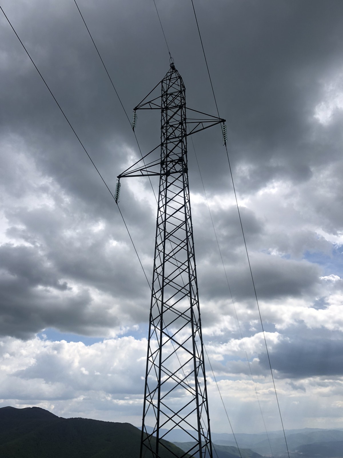 Është riparuar shtylla e dëmtuar e largpërçuesit 110 kV TS Samokov - TC Oslomej